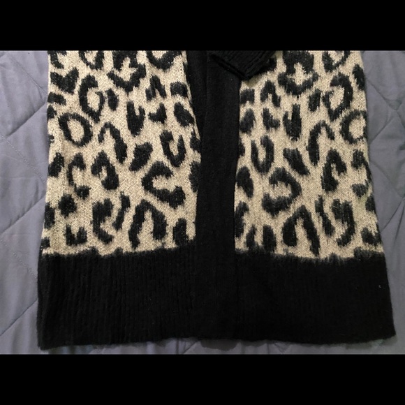 Cheetah sweater - Picture 3 of 10